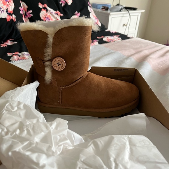 UGG Bailey Button II - Picture 2 of 3